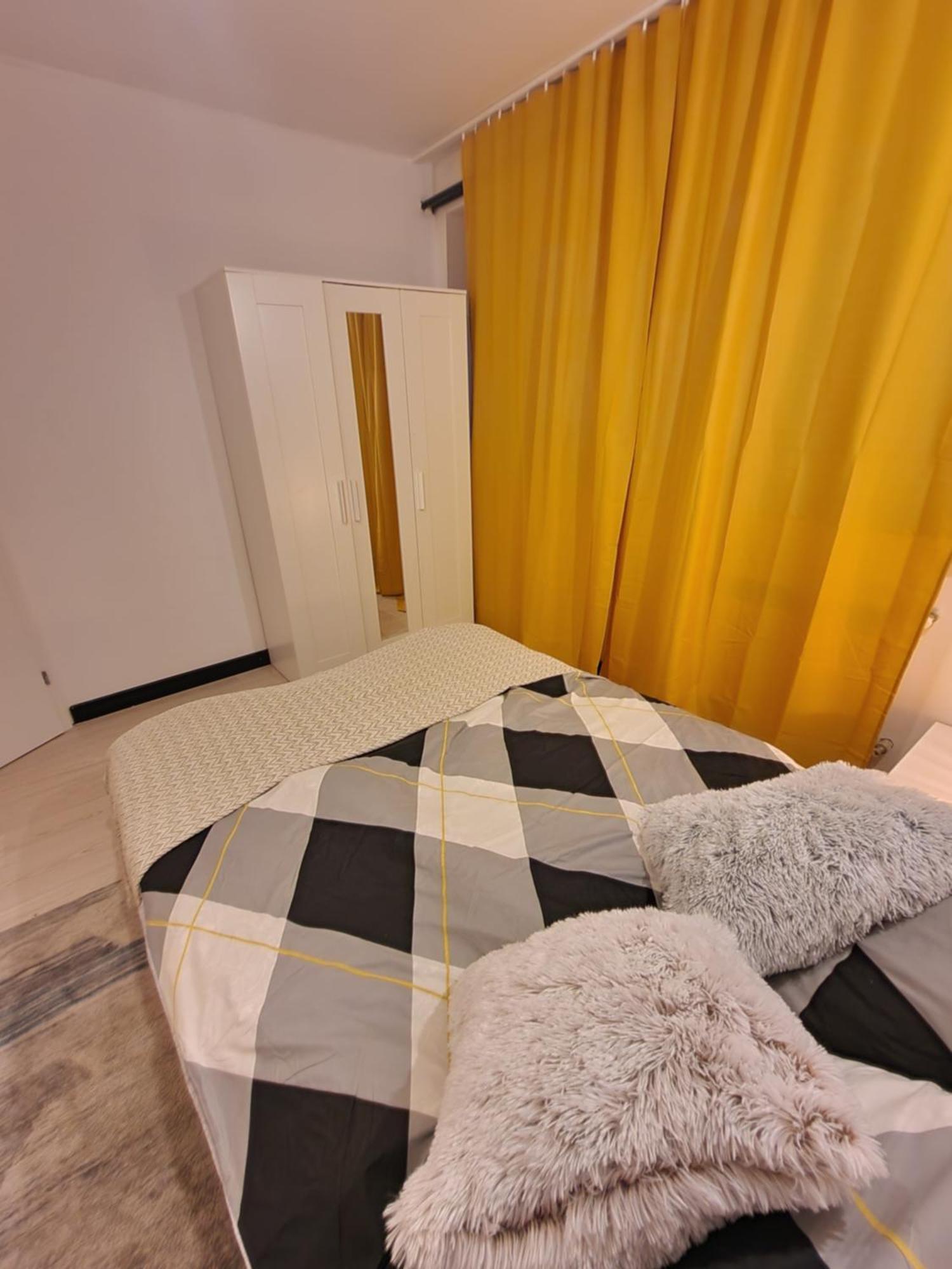 View Apartments And Rooms Varsó Kültér fotó